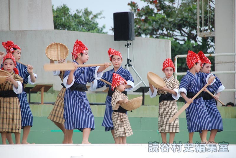 谷茶前　上地サヨ子琉舞研究所・知名菊美琉舞研究所（受け継ごう読谷の心）