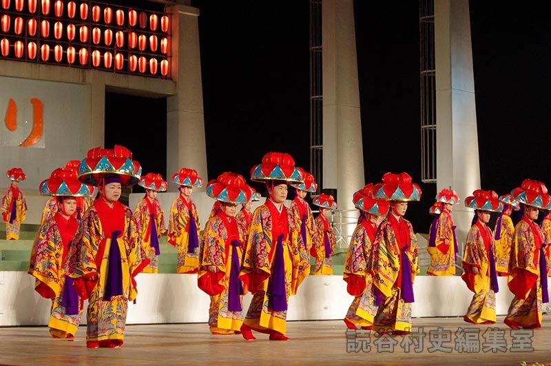 「送」踊りクワディーサー　字婦人会（創作「進貢船」）