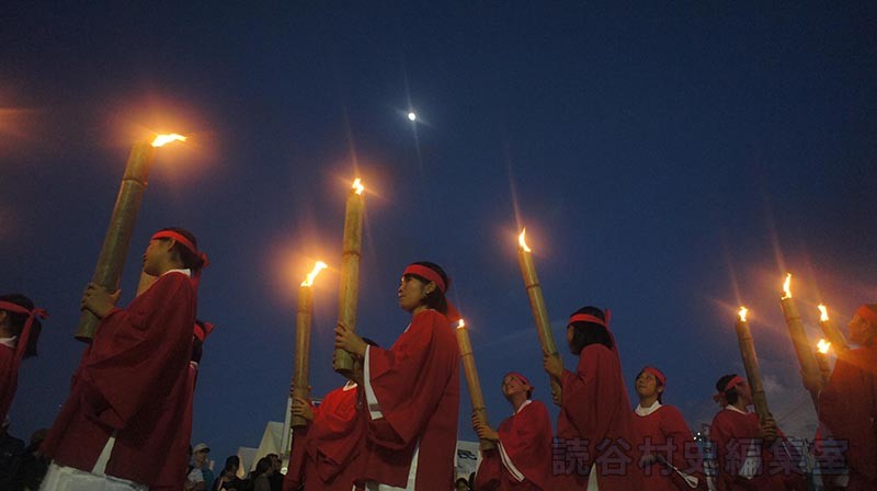 「航」たいまつ隊　読谷高校（創作「進貢船」）