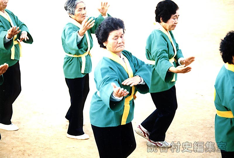 団体演技　老人会