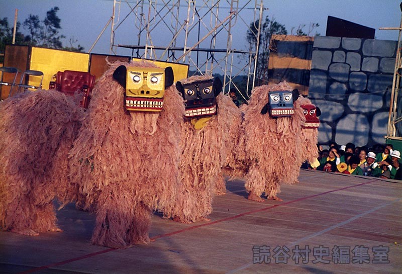 獅子舞　渡慶次小学校6年生（受け継ごう読谷の心）