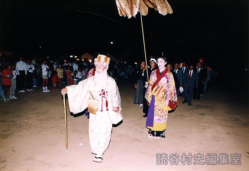 赤犬子入場　楚辺区（赤犬子琉球古典音楽大演奏会）