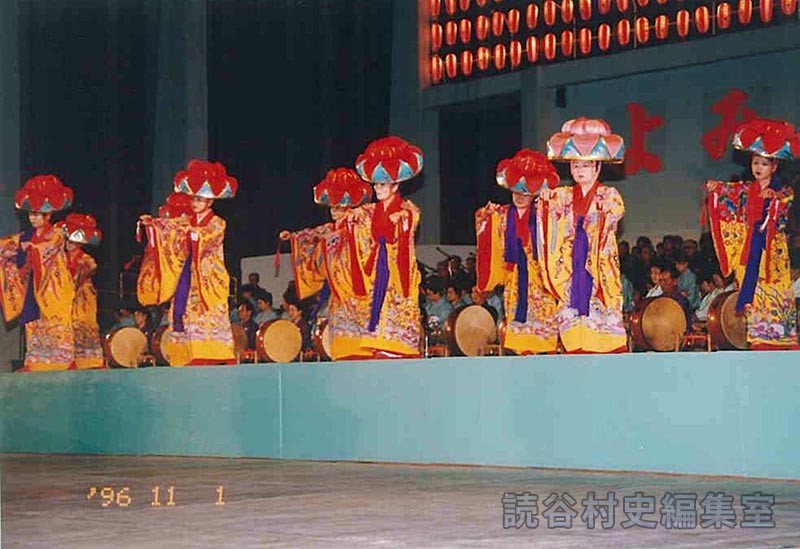 踊りクワディーサー　字婦人会（赤犬子琉球古典音楽大演奏会）