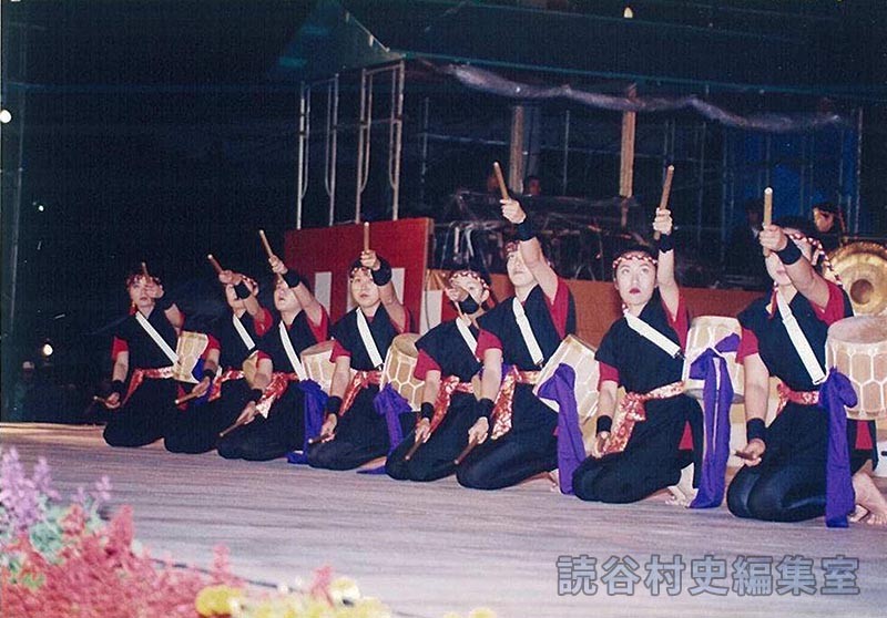 舞太鼓　のぐさ保育園・読谷中央幼稚園職員