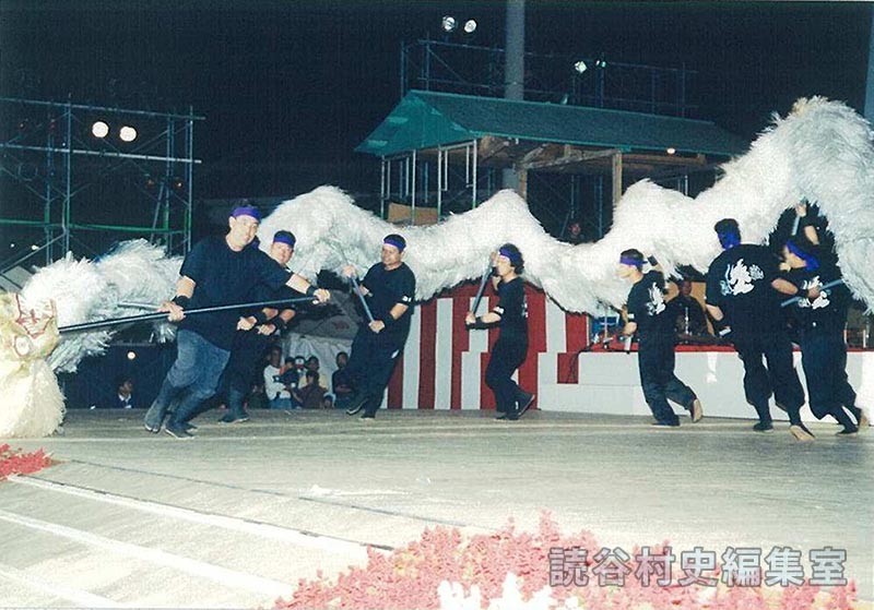 「宴」白龍伝説　喜名小学校PTAパーランクー隊「白龍」（創作「進貢船」）