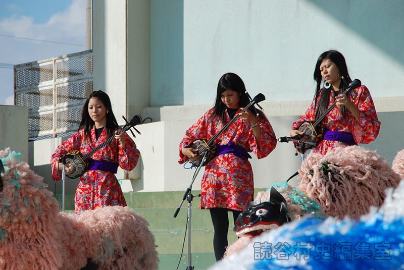獅子舞　渡慶次こども獅子舞クラブ（受け継ごう読谷の心）