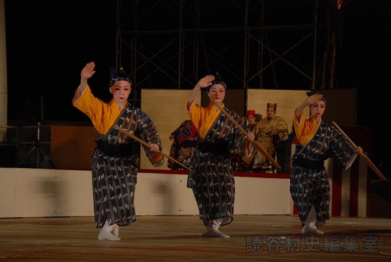 「宴」櫂鳩間　津波古アキ琉舞研究所（創作「進貢船」）