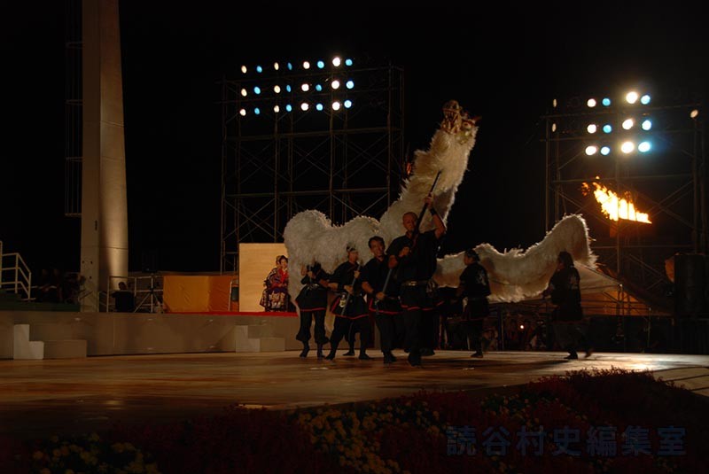 「宴」天空　喜名小学校PTA太鼓集団「白龍隊」（創作「進貢船」）