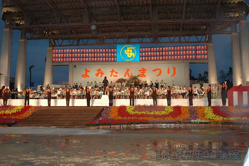 座直しの演奏　かぎやで風（赤犬子琉球古典音楽大演奏会）