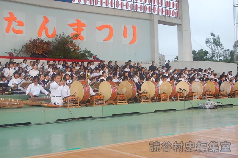 三線・箏・太鼓演奏　村内小中学校・保育園児（受け継ごう読谷の心）
