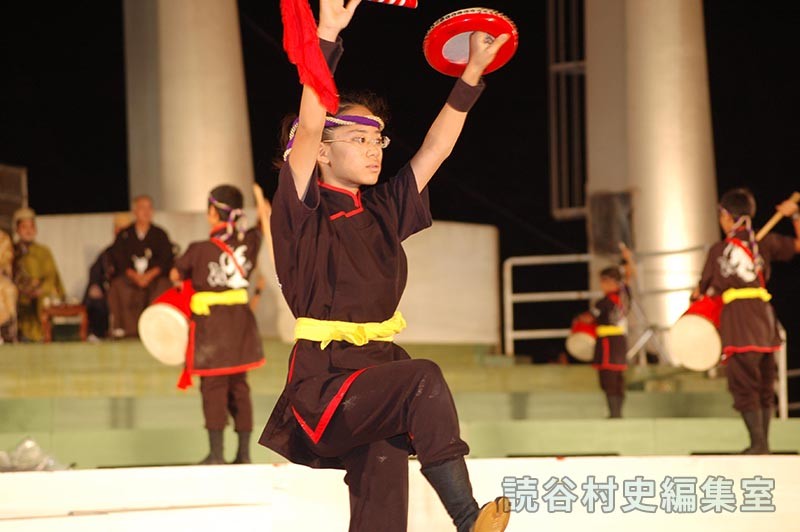 「宴」天空　喜名小学校PTA太鼓集団「白龍隊」（創作「進貢船」）