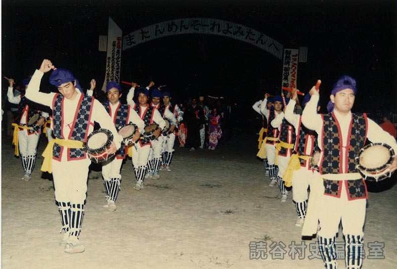 赤犬子入場　楚辺区（赤犬子琉球古典音楽大演奏会）