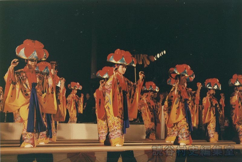 踊りクワディーサー　字婦人会（赤犬子琉球古典音楽大演奏会）