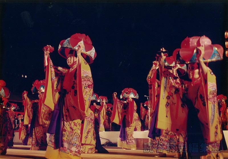 踊りクワディーサー　字婦人会（創作「進貢船」）