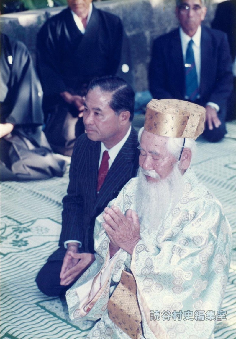 赤犬子ウンチケー　山内徳信村長（赤犬子宮）