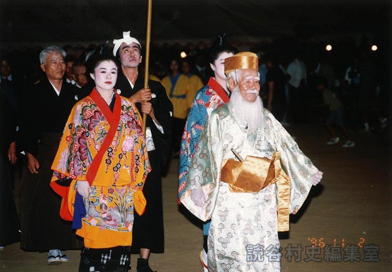 赤犬子退場　楚辺区（赤犬子琉球古典音楽大演奏会）
