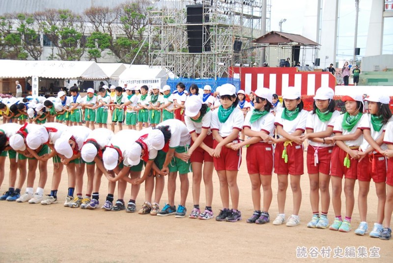 古堅小学校　団体演技