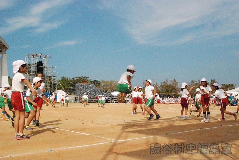 集団演技　古堅小学校