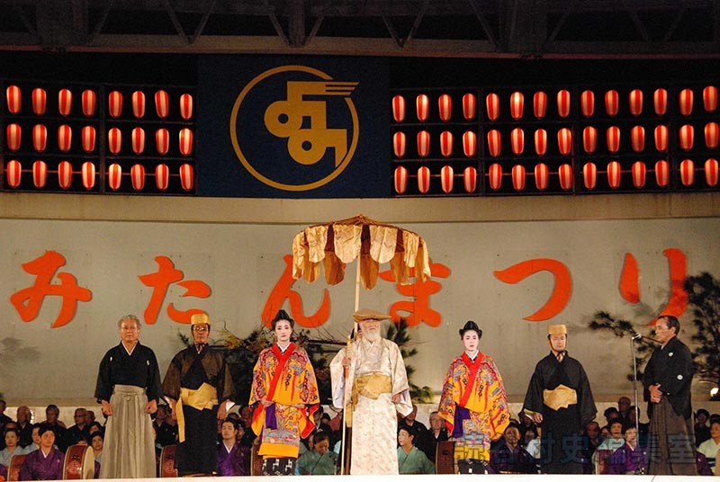 赤犬子入場　楚辺区（赤犬子琉球古典音楽大演奏会）