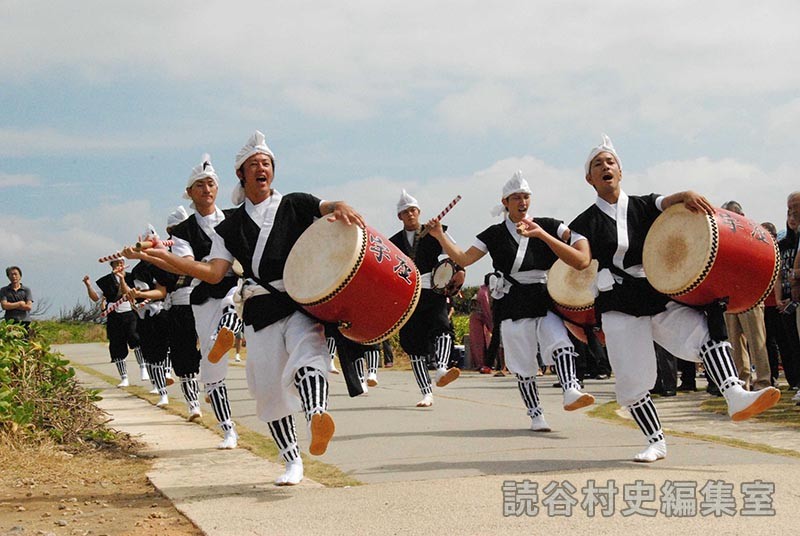 宇座青年会（泰期舞踊奉納　残波岬）