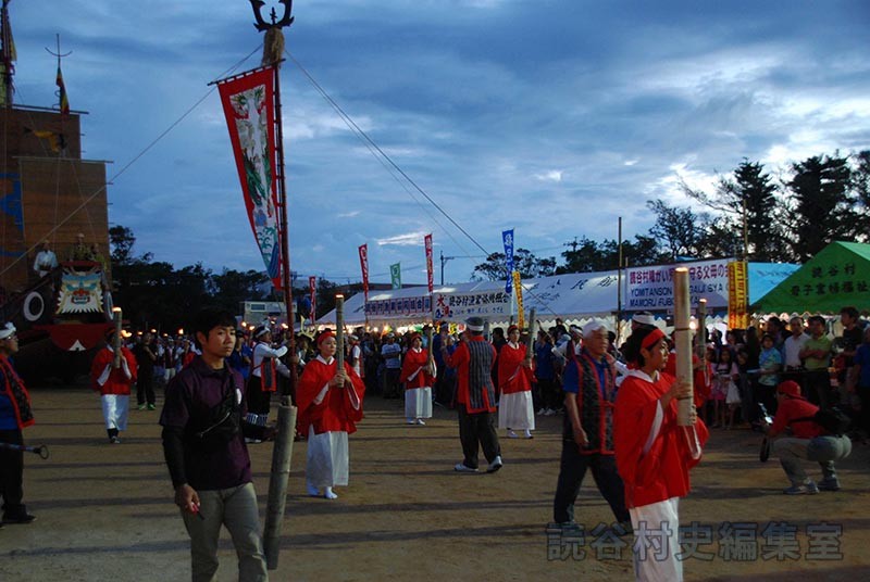 「航」たいまつ隊　読谷高校（創作「進貢船」）