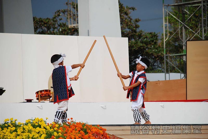 波平棒　波平子ども棒（受け継ごう読谷の心）