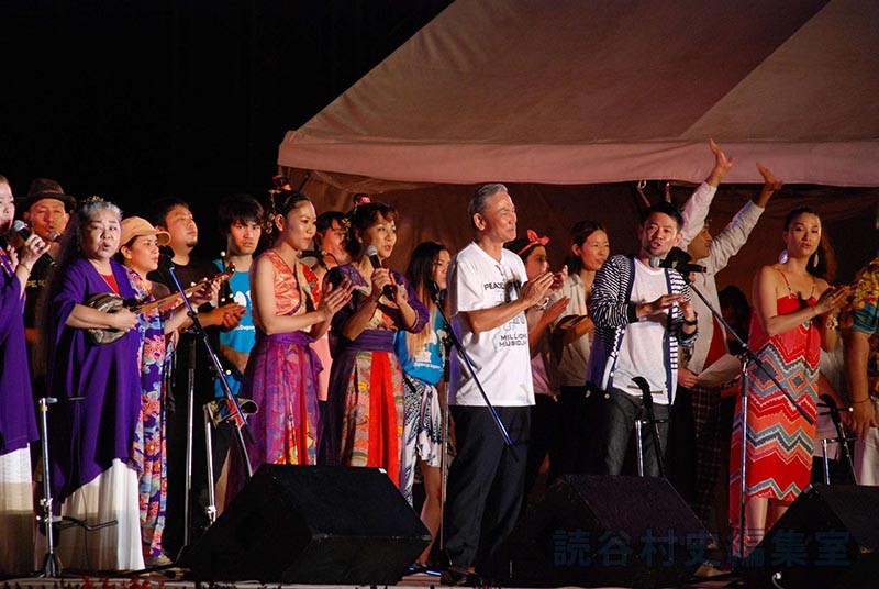 出演者　石嶺傳實村長（前夜祭）