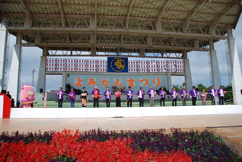 テープカット（オープニングセレモニー）